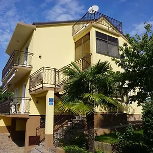 Penzion Mariella, Bašanija